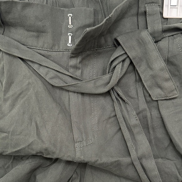 KENDALL & KYLIE Olive Green Paperbag Shorts Belted $47 SIZE SMALL Casual Frayed - Picture 6 of 6